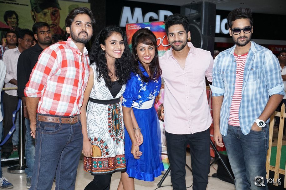 Kerintha-Movie-Team-at-Manjeera-Mall-Kukatpally